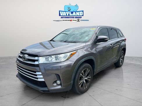 Used 2019 Toyota Highlander Plus FWD image 20