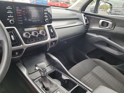 Used 2021 Kia Sorento LX FWD image 18