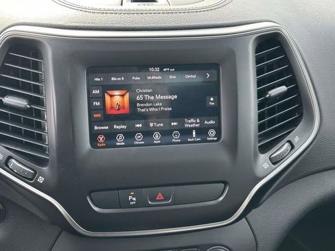 Used 2019 Jeep Cherokee Latitude Plus w/ Comfort/Convenience Group image 26