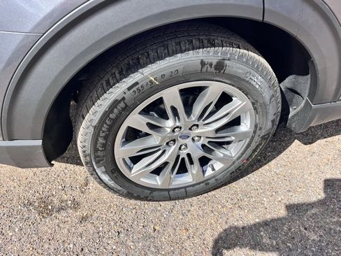 New 2026 Ford Explorer Platinum image 9