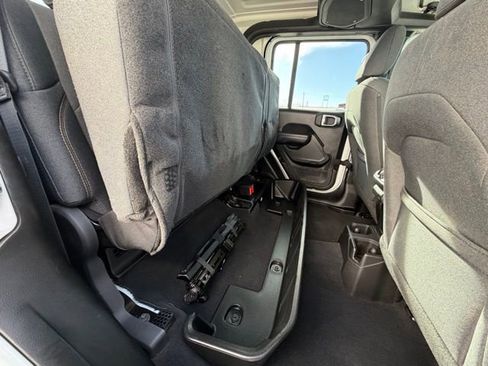 Used 2025 Jeep Gladiator Sport image 14