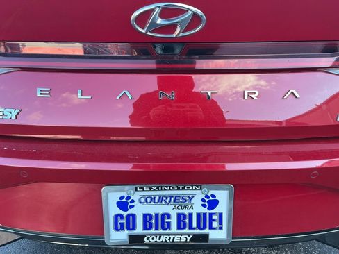 Used 2021 Hyundai Elantra Limited image 26