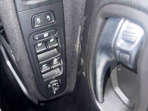 Used 2018 Jeep Renegade Latitude w/ Cold Weather Group image 20