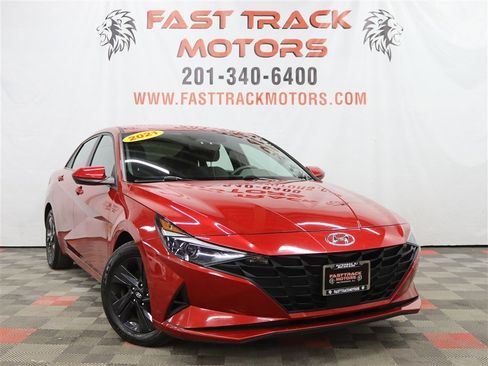 Used 2021 Hyundai Elantra SEL w/ Convenience Package image 3