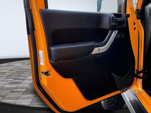 Used 2012 Jeep Wrangler Unlimited Rubicon w/ Dual Top Group image 23