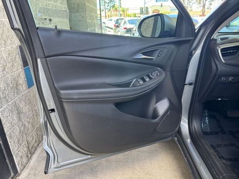 Used 2025 Buick Encore GX Preferred image 18