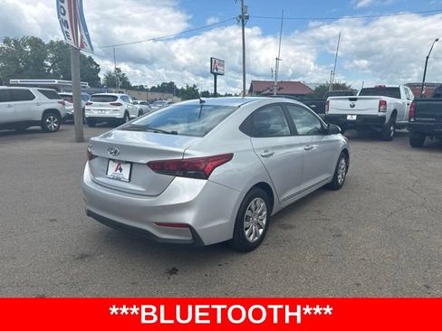 Used 2021 Hyundai Accent SE FWD image 3