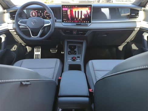 New 2026 Volkswagen Tiguan SE R-Line image 25