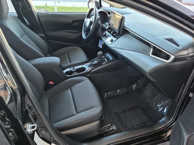 Used 2025 Toyota Corolla LE FWD image 5