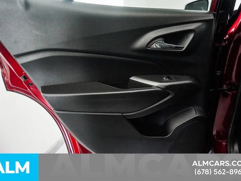 Used 2025 Chevrolet Trax LT FWD image 49