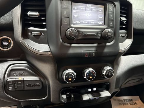 Used 2024 RAM 3500 Tradesman w/ Chrome Appearance Group AWD/4WD image 17