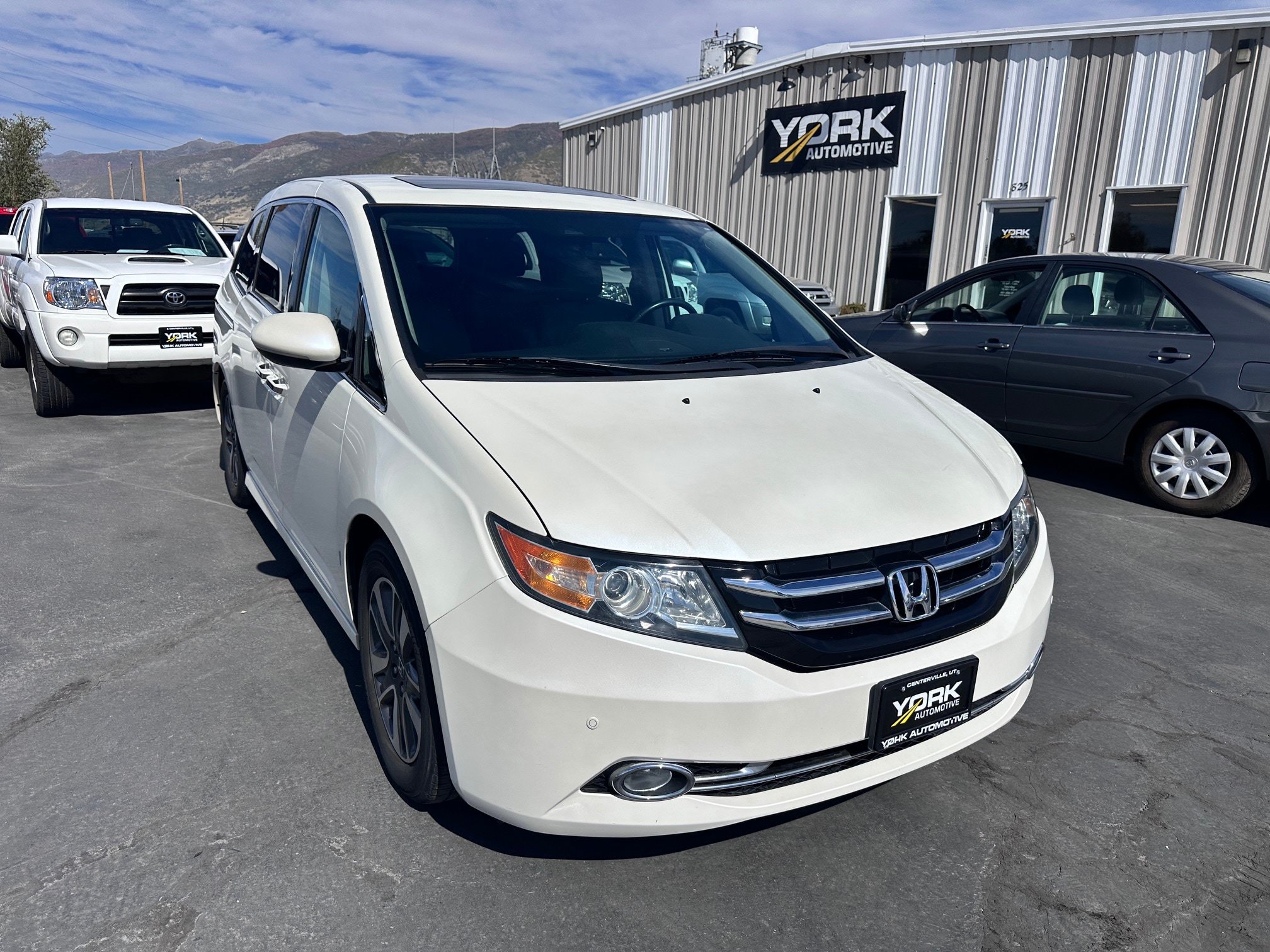 Used 2016 Honda Odyssey Touring Elite image 1
