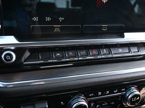 Used 2025 GMC Sierra 1500 SLT image 25