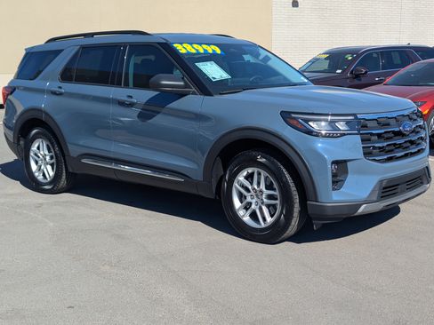 Used 2025 Ford Explorer Active w/ Active Comfort Package image 1