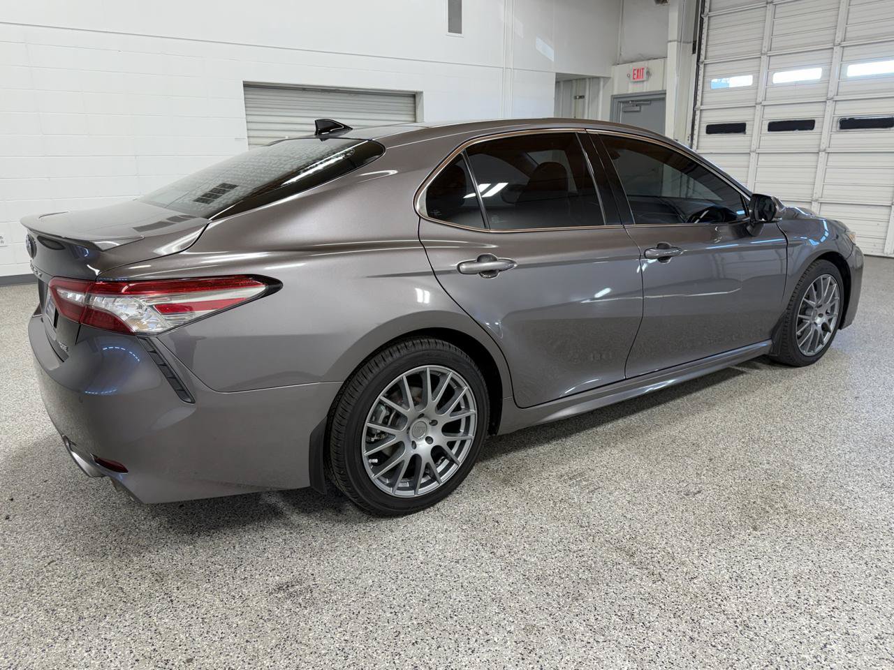 Used 2018 Toyota Camry XSE FWD image 5