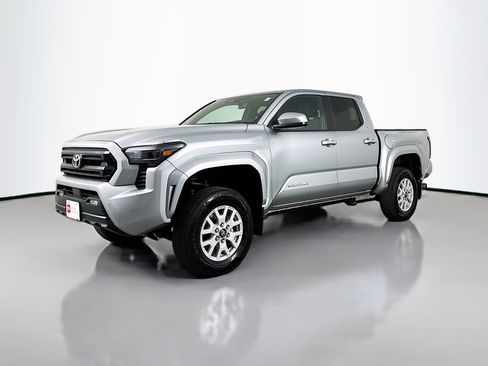 Certified 2024 Toyota Tacoma SR5 AWD/4WD image 3