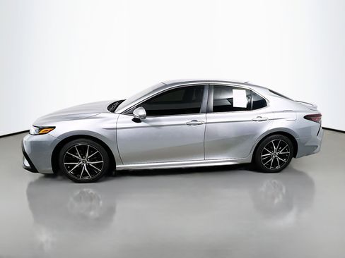 Used 2022 Toyota Camry SE image 9