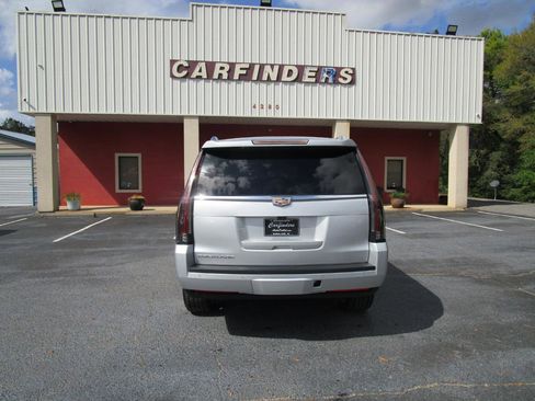 Used 2020 Cadillac Escalade Luxury image 3