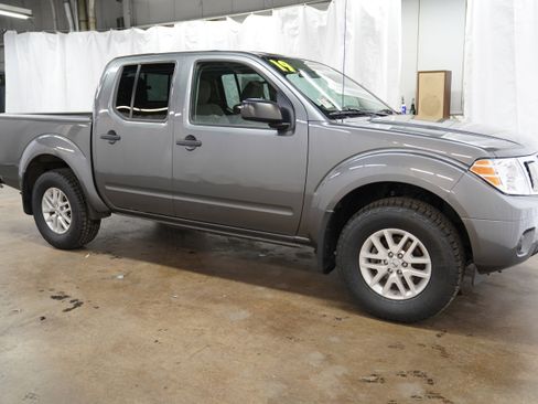 Used 2019 Nissan Frontier SV AWD/4WD image 1