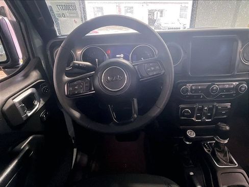 Used 2023 Jeep Wrangler Unlimited w/ Sun & Screen Package AWD/4WD image 17