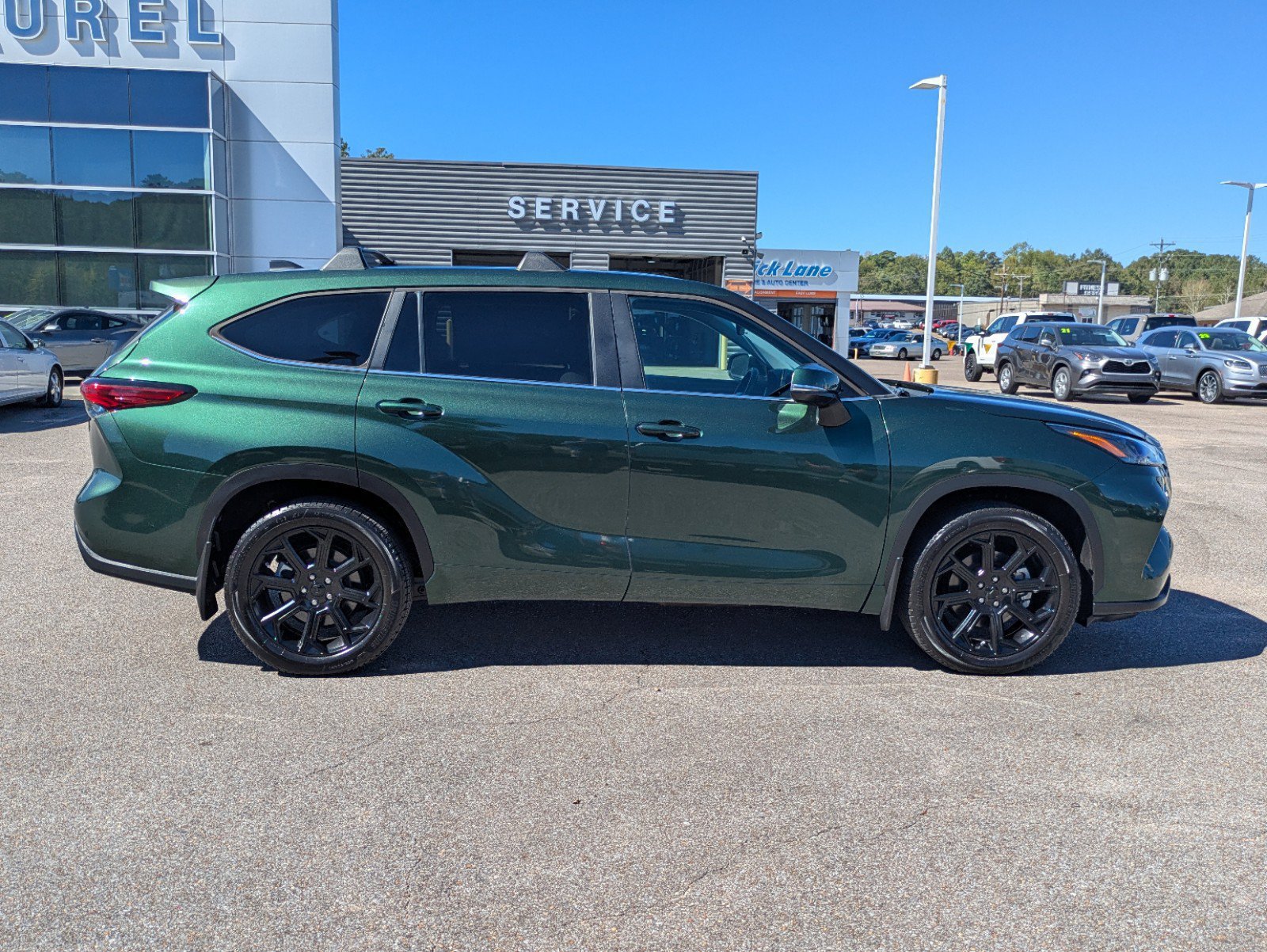 Used 2023 Toyota Highlander L FWD image 8