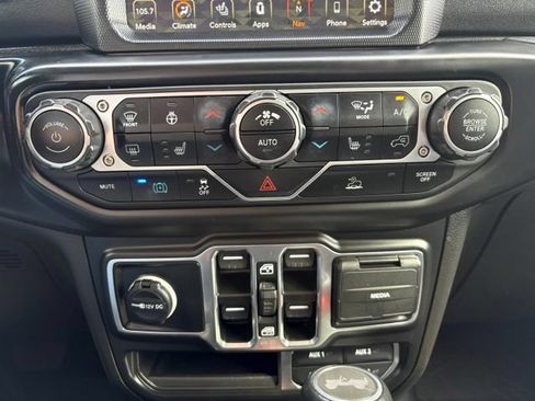 Used 2023 Jeep Wrangler Unlimited Sahara w/ Cold Weather Group AWD/4WD image 32