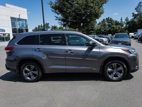 Used 2017 Toyota Highlander Limited Platinum AWD/4WD image 11