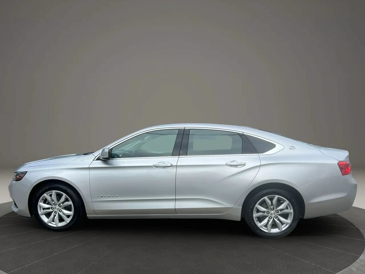 Used 2019 Chevrolet Impala LT FWD image 8