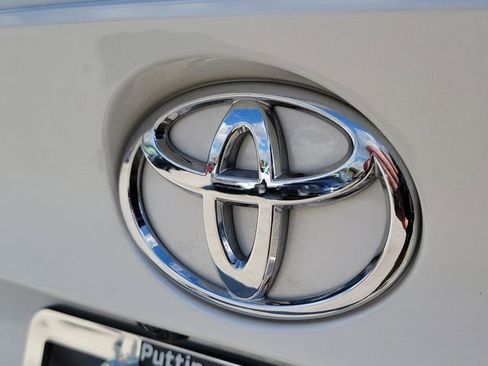 Used 2021 Toyota C-HR XLE image 8