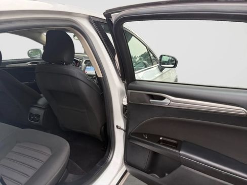 Used 2017 Ford Fusion SE w/ Fusion SE Technology Package FWD image 14