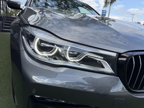 Used 2019 BMW 750i w/ Executive Package RWD image 9