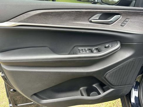 Used 2023 Jeep Grand Cherokee L Limited image 16