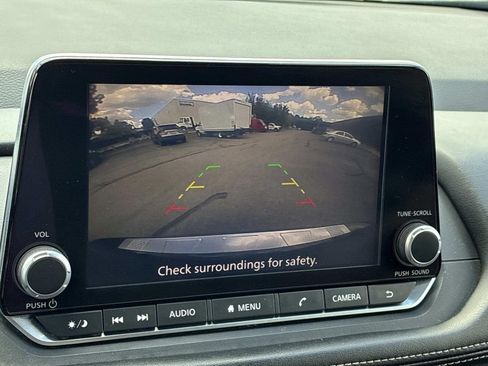 Used 2025 Nissan Rogue SV AWD/4WD image 40