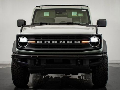Used 2021 Ford Bronco Black Diamond image 3