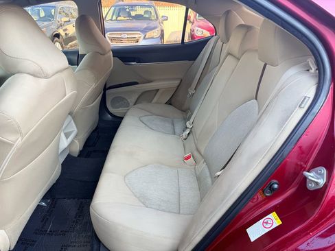 Used 2018 Toyota Camry LE image 12
