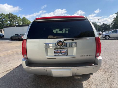Used 2013 Cadillac Escalade Luxury AWD/4WD image 5