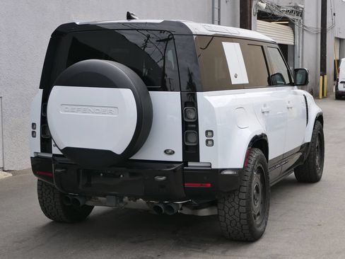 Used 2023 Land Rover Defender 110 V8 AWD/4WD image 3