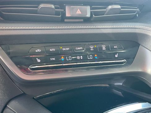 Used 2023 Buick Envision Essence image 17