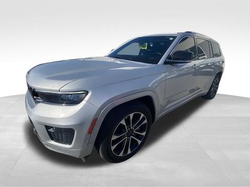 Used 2022 Jeep Grand Cherokee L Overland w/ Luxury Tech Group IV AWD/4WD image 2