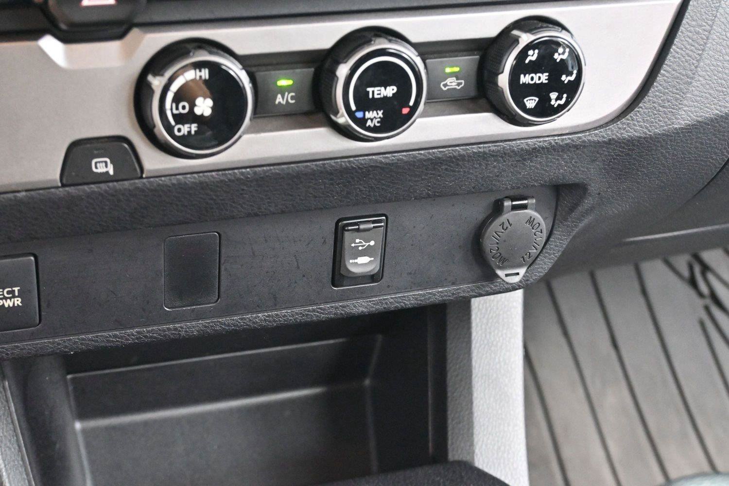 Used 2016 Toyota Tacoma SR5 w/ Towing Package RWD image 23