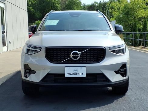 Certified 2023 Volvo XC40 B5 Plus w/ Climate Package AWD/4WD image 2