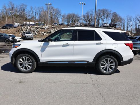 Used 2023 Ford Explorer XLT w/ Equipment Group 202A image 4