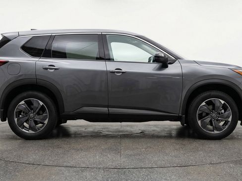 Used 2025 Nissan Rogue SV FWD image 11