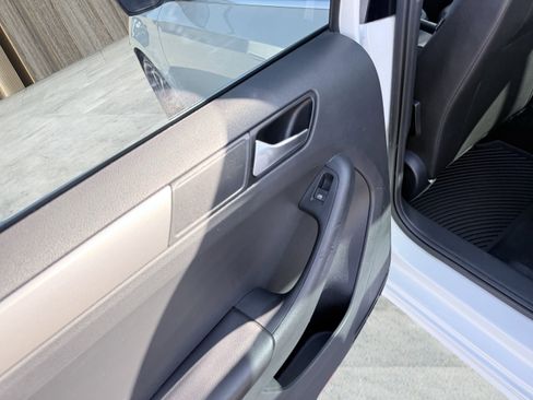 Used 2017 Volkswagen Jetta SE image 34