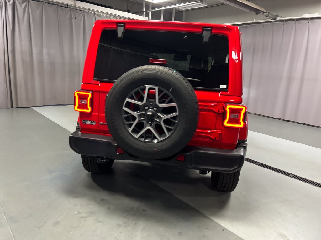 Used 2026 Jeep Wrangler Unlimited Sahara AWD/4WD image 6