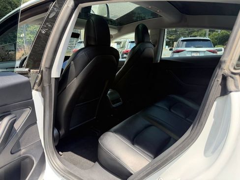 Used 2020 Tesla Model 3 Standard Range Plus RWD image 29