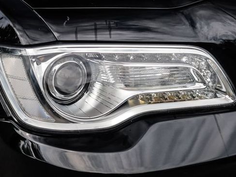 Used 2015 Chrysler 300 C RWD image 8