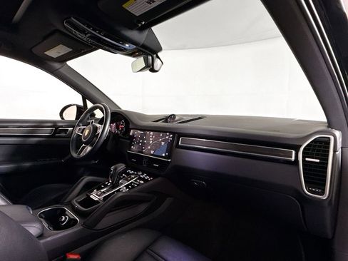Certified 2023 Porsche Cayenne Platinum Edition AWD/4WD image 34
