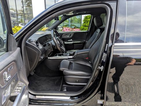 Used 2021 Mercedes-Benz GLB 250 4MATIC w/ Premium Package image 12