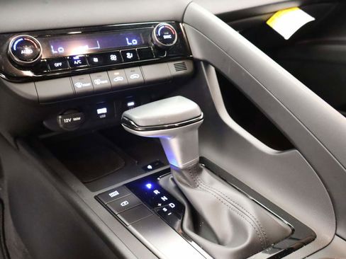 Used 2025 Hyundai Elantra Sport image 9